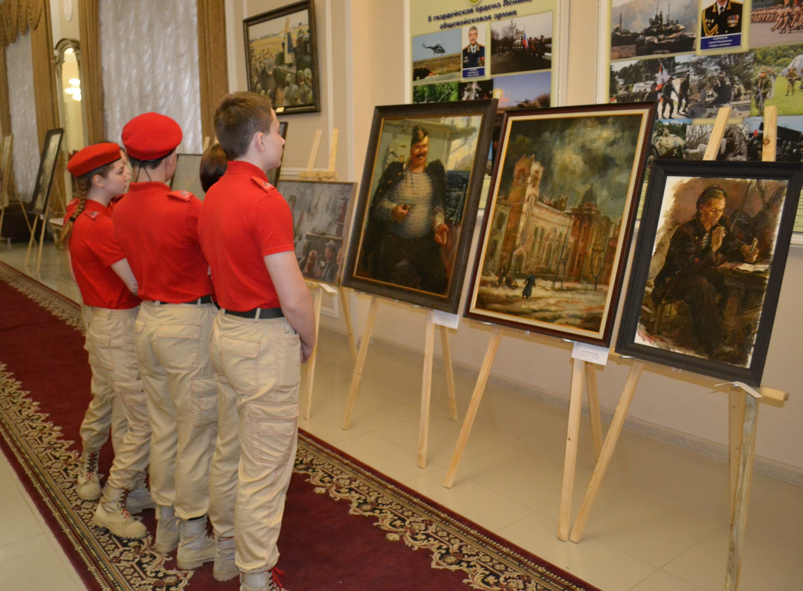 Подробнее о статье Художественная выставка авторских работ военных художников Рафаэля Лукьянова и Валерия Величкевича.