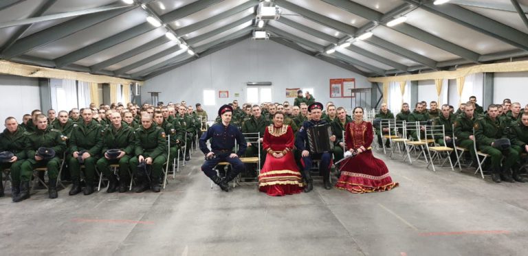 Подробнее о статье Выездной концерт  ансамбля казачьей песни «Любо» Дома офицеров ЮВО  ,посвящённый  празднованию Нового 2021 года для военнослужащих воинской части.